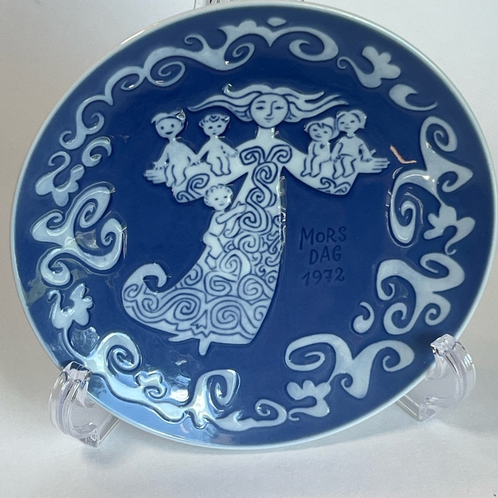 Vintage Royal Copenhagen Denmark Mors Dag Mother’s Day collectible plate 1972